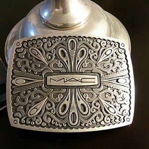 Mac belt buckle
